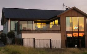 Modern Spacious Chartwell